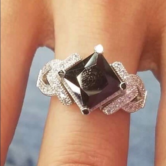 A Stunning 3 Ct Sterling Silver Pave Black CZ Ring - Picture 1 of 8